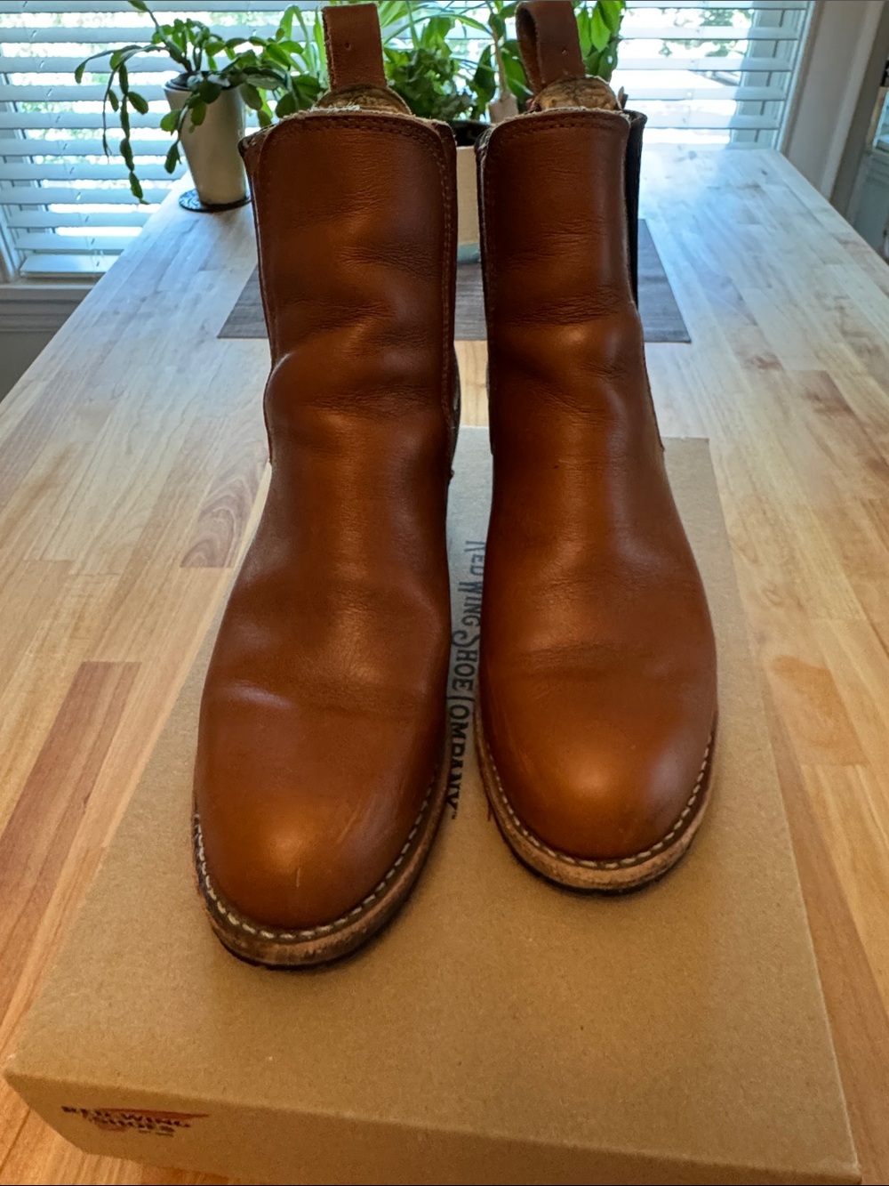 Women’s Harriet Heritage Red Wing boots 9.5   Leather Pull-On Heeled Chelsea